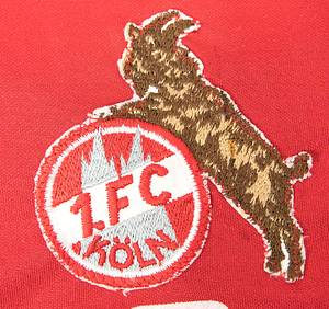 Original match worn / issued Spielertrikot vom 1. FC Köln mit der Rückennummer 14. Getragen in einem Spiel der Fußball Bundesliga in der Saison 1980/1981. Mit Spielerhose. Status:ABC. - Bild 4