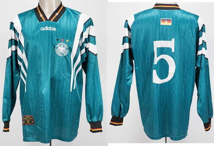Match worn Spielertrikot mit der Rückennummer 5 von Doris Fitschen (1968-2025) getragen im Frauenländerspiel England v Deutschland (4:6) am 27.02.1997 in Preston. Status:AAA.