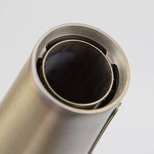 Original Olympiafackel der Olympischen Spiele Paris 2024. Mit der Logo der Olympischen Spiele auf dem Korpus. Hersteller: Arcelor Mittal. Stahl, Gewicht: 1,5 Kg; 70 cm. In original Box. - Bild 6