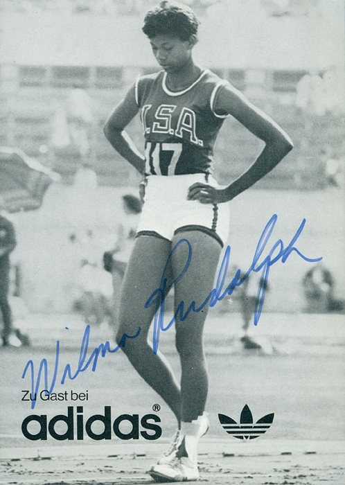 (1940-1994) S/W-Originalautogrammkarte "adidas"  von Wilma Rudolph mit original Autograph. Verstorbene dreifache Goldmedaillen-Gewinnerin Olympia 1960 über 100m, 200m und 4x100m  und Olympiadritte 1956 (4x100m) der USA. 14,7x10,5 cm.
