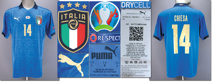 Original match worn Spielertrikot von Italien mit der Rückennummer 14. Getragen von Federico Chiesa am 11.07.2021 im Finale der Fußball Europameisterschaft gegen England. Italien - England 3:2 n.E. Chiesa ist Fußball-Europameister 2021 und wurde in die Top 11 des Turniers gewählt. Dieses Trikot wurde während der UEFA Euro 2024 in Deutschland und darüber hinaus bis Mai 2025 im Foyer des deutschen Sport-und Olympiamuseums in Köln ausgestellt. Status:AAB.