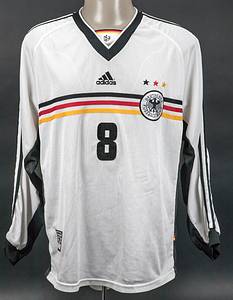 Original match worn Spielertrikot und Spielerhose von Deutschland mit der Rückennummer 8. Getragen von Ulf Kirsten am 14.11.1999 im Freundschaftsspiel gegen Norwegen. Norwegen - Deutschland 0:1. Status:AAC. - Bild 2