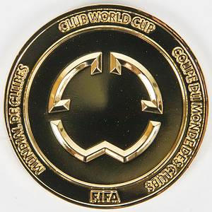 Offizielle Erinnerungsmedaille "FIFA Club World Cup 2025". Tombak, vergoldet, 5 cm. Im original FIFA-Rahmen (10x10x3 cm). - Bild 4