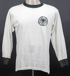 Original match worn Spielertrikot von Deutschland mit der Rückennummer 5. Getragen von Franz Beckenbauer in einem Spiel für Deutschland 1972 / 1973. Die Fußballlegende Franz Beckenbauer wurde Fußball Weltmeister 1974. Status:ABC. - Bild 2