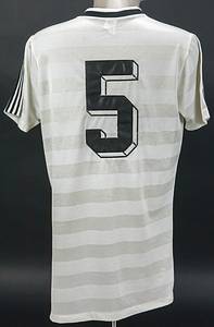Original match worn Spielertrikot von Deutschland mit der Rückennummer 5. Getragen von Bernd Förster in einem Spiel der UEFA Fußball-Europameisterschaft 1984 für die Deutsche Nationalmannschaft; Förster ist Fußball-Europameister 1980 und Vize-Weltmeister 1982. Status:ABB. - Bild 3