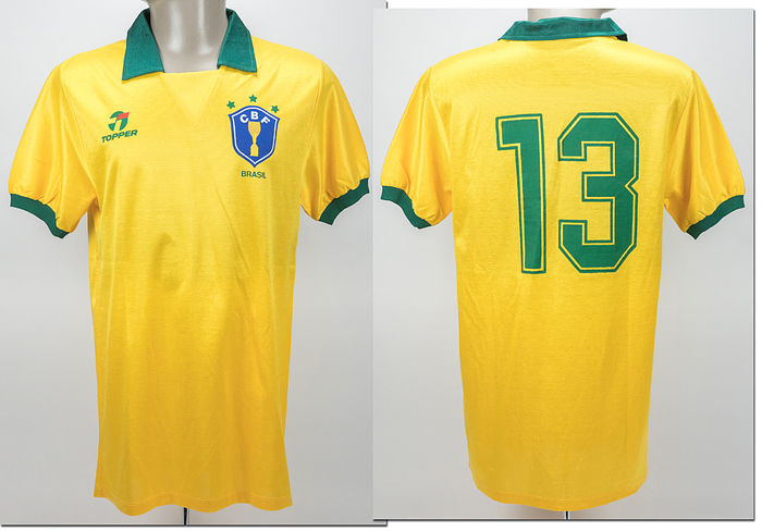 Original match worn / issued Spielertrikot von Brasilien mit der Rückennummer 13. Getragen von Carlos Mozer in einem Spiel der Fußball Weltmeisterschaft 1990 (spielte gegen Schweden und Costa Rica). Status:ABC.
