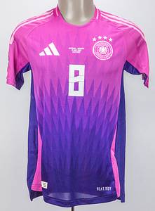 Original match issued Spielertrikot von Deutschland mit der Rückennummer 8. Vorbereitet für Toni Kroos 19.06.2024 im Gruppenspiel der Fußball Europameisterschaft gegen Ungarn. Deutschland - Ungarn 2:0. Kroos ist Fußball Weltmeister 2014. Status:AAB. - Bild 2