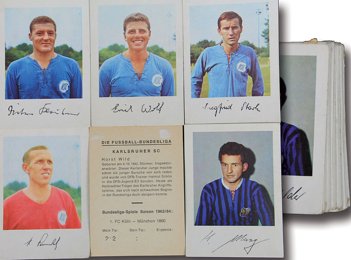 63 Fußballeinzelbilder der Firma Heinerle „Die Fussball-Bundesliga“ Saison 1963/64 mit faksimilierten Unterschriften der Spieler. Karton Je 9x6,5 cm.