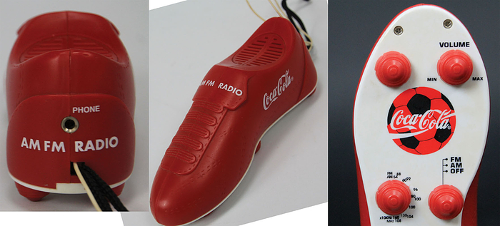 Coca Cola Fussballschuh - AM FM Radio C15/S15 - UNBEKANNTE FIRMA. 160 x 55 x 55 mm Funktionsfähig.