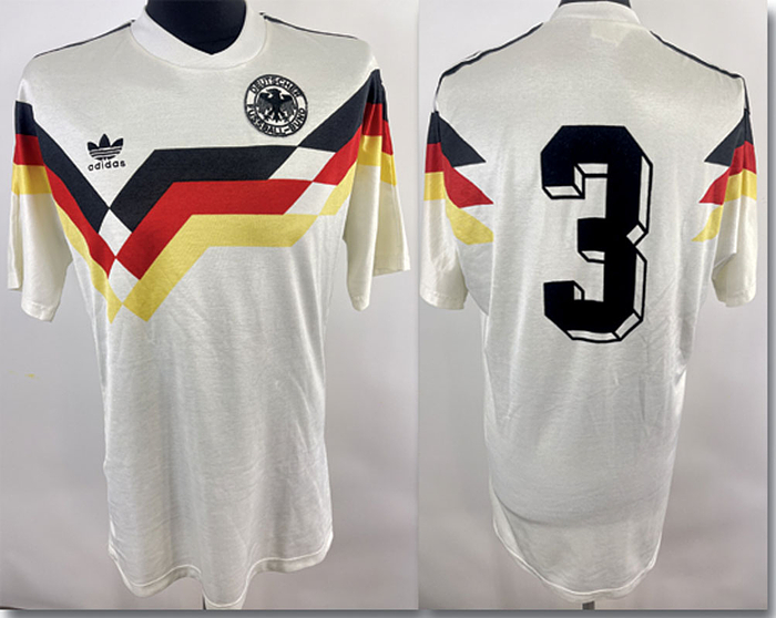 Original match worn DFB  Spielertrikot der mit der Nummer 3. Getragen von Andreas Brehme während eines Spiels der Europameisterschaft 1988. Andreas Brehme ist Weltmeister und schoss im Finale der Weltmeisterschaft 1990 gegen Argentinien den entscheidenen Elfmeter. Status: ABB.