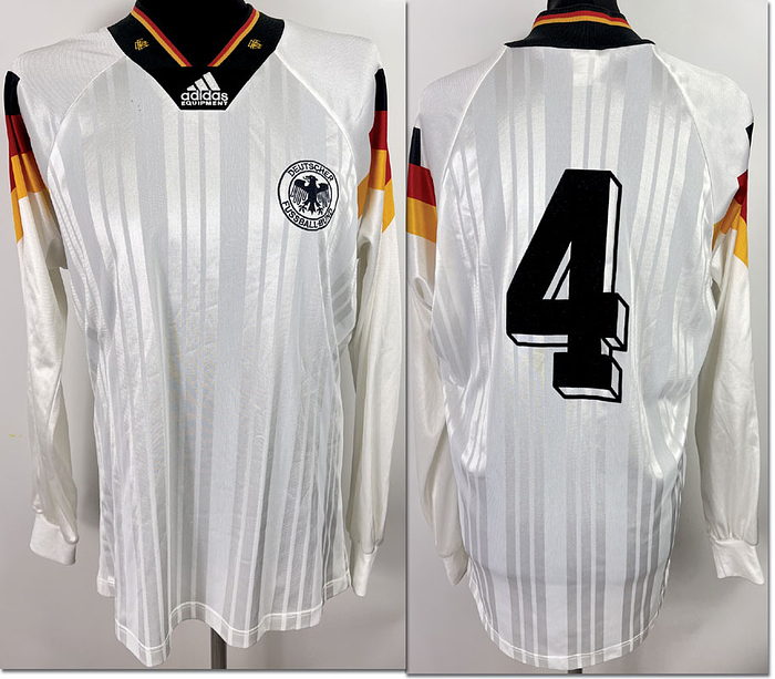 Original match worn DFB Spielertrikot mit der Nummer 4 von Jürgen Kohler. Getragen im Länderpiel gegen Ghana 1993. Trikot stammt aus der Sammlung eines ehemaligen DFB-Mitarbeiters. Status AAB.
