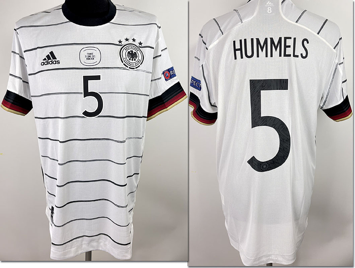 Original match worn  DFB Spielertrikot mit der Nummer 5. Getragen von Mats Hummels im Europameisterschaftsspiel Spiel gegen Frankreich am 15.06.2021 in München.Trikot stammt aus der Sammlung eines ehemaligen DFB-Mitarbeiters. Status: AAB.