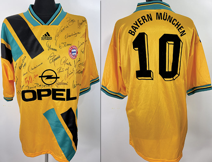 Original match issued  FC Bayern München Spielertrikot mit der Nummer 10 von Lothar Matthäus- Vorbereitet für ein Bundesliga-Spiel in dem Jahr 1995. Trikot stammt aus der Sammlung eines ehemaligen DFB-Mitarbeiters. Status: ABB.