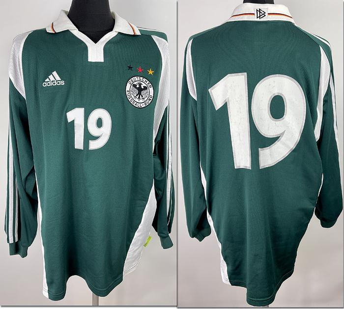 Original match issued  DFB Länderspiel Spielertrikot mit der Nummer 19 von Carsten Jancker. Vorbereitet für ein Länderspiel in dem Jahr 2000.Trikot stammt aus der Sammlung eines ehemaligen DFB-Mitarbeiters. StatusABB.