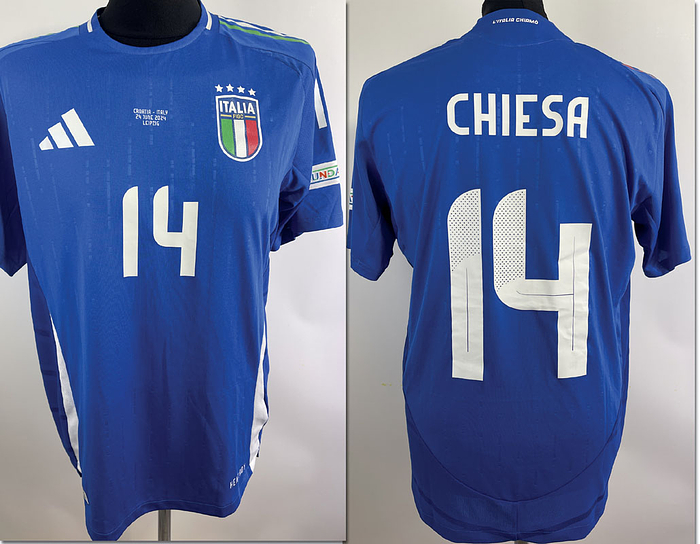 Original match issued Italien Spielertrikot mit der Nummer 14. Vorbereitet für Frederico Chiesa für das EM-Spiel gegen Kroatien am 24.06.2024 in Leipzig. Status AAC.
