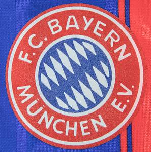 Original match worn Spielertrikot vom FC Bayern München mit der Rückennummer 11. Getragen von Marcel Witeczek am 29.03.1997 im Spiel der Fußball Bundesliga gegen den SV Werder Bremen. Bayern - Bremen 1:0; Trikot mit original Autograph und Widmung von Marcel Witeczek auf der Rückennummer. Status:AAB. - Bild 4