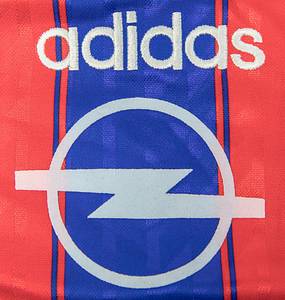 Original match worn Spielertrikot vom FC Bayern München mit der Rückennummer 11. Getragen von Marcel Witeczek am 29.03.1997 im Spiel der Fußball Bundesliga gegen den SV Werder Bremen. Bayern - Bremen 1:0; Trikot mit original Autograph und Widmung von Marcel Witeczek auf der Rückennummer. Status:AAB. - Bild 6