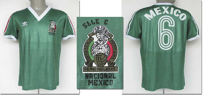 Original match worn Spielertrikot von Mexiko mit der Rückennummer 6. Getragen im Mexiko-Cup gegen Deutschland am 15.06.1985 in Mexiko City. Mexiko - Deutschland 2:0. Tauschtrikot direkt aus der Sammlung des Deutschen Nationalspielers Frank Mill. Status:AAA.