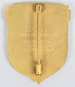 Offizielles Teilnehmerabzeichen der Olympischen Spiele 1956 "Ufficiale - Cortina 1956", vergoldete Bronze, mehrfarbig emailliert, 4,5x3,5 cm. Mit original Pappbox mit dem Aufdruck "Ufficiale!, 5x4x1,5 cm. - Bild 3