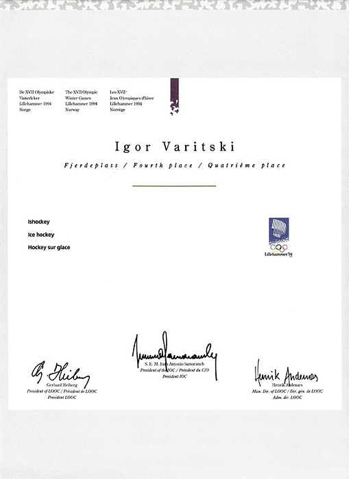 Siegerdiplom für den 4.Platz des russischen Eishockeyspielers Igor Varitski (RUS) mit der Aufschrift "The XVII Olympic Winter Games Lillehammer 1994 Norway. Igor Varitski. Fourth Place Icehockey" mit original Signatur des IOC-Präsidenten Antonio Samaranch. 29,5x21 cm.