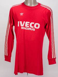 Original match worn Spielertrikot vom FC Bayern München mit der Rückennummer 15. Getragen von Reinhold Mathy in einem Spiel der Fußball Bundesliga in der Saison 1983/1984. Trikot im guten Zustand. Status:ABA. - Bild 2