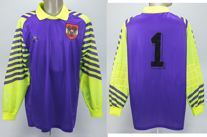 Original match worn Torwart-Trikot von Österreich mit der Rückennummer 1. Getragen von Klaus Lindenberger in einem Spiel der Fußball Weltmeisterschaft 1990 in Italien. Status:ABC.