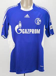 Original match worn Spielertrikot vom FC Schalke 04 mit der Rückennummer 23. Getragen von Benedigt Höwedes am 16.08.2008 im Spiel der Fußball Bundesliga gegen Hannover 96. Schalke - Hannover 3:0. Höwedes ist Fußball Weltmeister 2014. Tauschtrikot von Jan Rosenthal. Status AAA. - Bild 2