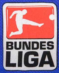 Original match worn Spielertrikot vom FC Schalke 04 mit der Rückennummer 23. Getragen von Benedigt Höwedes am 16.08.2008 im Spiel der Fußball Bundesliga gegen Hannover 96. Schalke - Hannover 3:0. Höwedes ist Fußball Weltmeister 2014. Tauschtrikot von Jan Rosenthal. Status AAA. - Bild 5