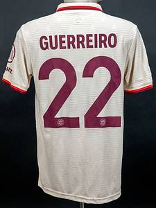 Original match worn Spielertrikot von Bayern München mit der Rückennummer 22. Getragen von Raphael Guerreiro in einem Spiel der UEFA Champions League in der Saison 2024/2025. Guerreiro ist 65-facher Nationalspieler von Portugal. Status:ABB. - Bild 3