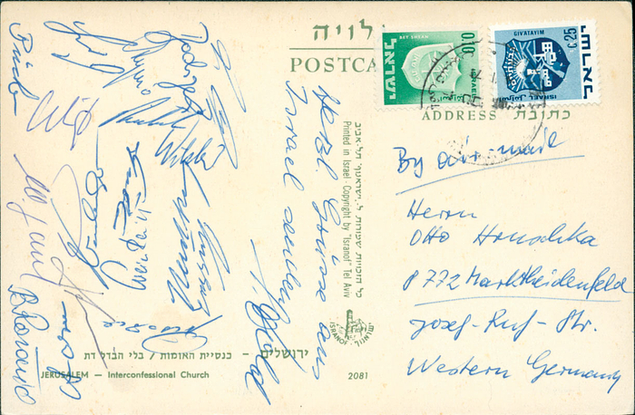 Postkarte geschrieben von Sigfried Held aus Israel mit 18 original Signaturen der Bundesligamannschaft 1971/1972 von Borussia Dortmund, 15x10,5 cm.