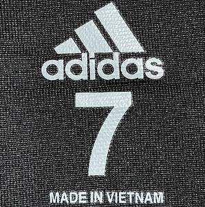 Original match worn / issued DFB Spielertrikot mit der Nummer 14 von Jamal Musiala. Vorbereitet für die WM 2022 in Qatar. Es handelt sich um ein komplettes Trikotset mit Hose und Stutzenstrümpfen. Die Auswärtsvariante kam nicht zum Einsatz bei der Weltmeistschaft, da Deutschland überraschend in der Vorrunde ausschied. Status AAB. - Bild 9