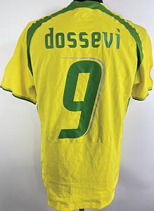 Original match issued Togo Spielertrikot mit der Nummer 9. Vorbereitet für Thomas Dossevi für ein Spiel der Weltmeisterschaft 2006 in Deutschland. Das Set besteht aus Trikot und Hose. Status ABC. - Bild 3