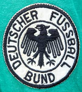Original match worn DFB Spielertrikot mit der Rückennummer 7. Getragen von Helmut Rahn im Länderspiel Österreich v Deutschland (2:3) am 10.3.1957 in Wien. Baumwolltrikot  der Marke "Riro Sport". Status:AAA. - Bild 2