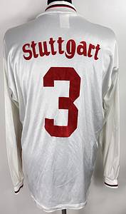 Original match worn VFB Stuttgart  Spielertrikot mit der Nummer 3.Getragen in einem Bundesligaspiel von Michael Frontzeck in der Saison 1992. Frontzeck hatte 19 Einsätze und wurde mit der deutschen Nationalmannschaft bei der Fußball-Europameisterschaft 1992 in Schweden Vize-Europameister. Status ABB. - Bild 3