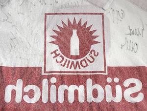 Original match worn VFB Stuttgart  Spielertrikot mit der Nummer 3.Getragen in einem Bundesligaspiel von Michael Frontzeck in der Saison 1992. Frontzeck hatte 19 Einsätze und wurde mit der deutschen Nationalmannschaft bei der Fußball-Europameisterschaft 1992 in Schweden Vize-Europameister. Status ABB. - Bild 6