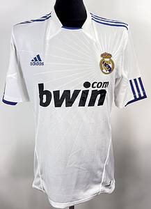 Original match worn Real Madrid  Spielertrikot mit der Nummer 7 von Cristiano Ronaldo .Getragen in einem La Liga -Spiel in der Saison 2010/2011. Ronaldo gewann 2016 mit Portugal die Europameisterschaft und er hat fünf Mal die UEFA Champions League gewonnen. Status: ABC. - Bild 2