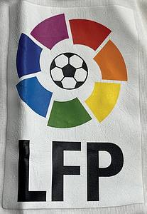 Original match worn Real Madrid  Spielertrikot mit der Nummer 7 von Cristiano Ronaldo .Getragen in einem La Liga -Spiel in der Saison 2010/2011. Ronaldo gewann 2016 mit Portugal die Europameisterschaft und er hat fünf Mal die UEFA Champions League gewonnen. Status: ABC. - Bild 5