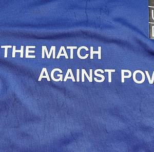 Original match issued Spielertrikot mit der Nummer 10 von Zinedine Zidane.Vorbereitet für das "Match Against Poverty" von Zidane & Friends – Ronaldo & Friends am 14.12.2003 in Basel. Endstand 3:4.Signiert von diversen teilnehmende Spielern. Status: AAB. - Bild 3