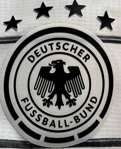 Original match worn DFB Spielertrikot mit der Nummer 20. Getragen von Robin Gosens im Europameisterschaftsspiel Spiel gegen Portugal am 19.06.2021 in München.Trikot stammt aus der Sammlung eines ehemaligen DFB-Mitarbeiters.Set besteht aus Trikot und Hose. Status: AAB. - Bild 6