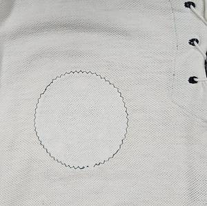 Original match-worn DFB player shirt with the number 5. Worn by Heinz Wewers during an international match in 1958. Wewers made twelve international appearances for the German national team between 1952 and 1958 and was part of the DFB squad during the 1958 World Cup in Sweden, where he played in the third-place match against Sweden.
Longsleeve shirt; size 6; sewn-on DFB eagle; sewn-on Leuzela laundry logo; sewn-on back number; original lacing still in place; 100% cotton; status:ABA.   --The consignor received this shirt directly from the estate of Heinz Wewers. Condition: B - Bild 4