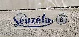 Original match-worn DFB player shirt with the number 5. Worn by Heinz Wewers during an international match in 1958. Wewers made twelve international appearances for the German national team between 1952 and 1958 and was part of the DFB squad during the 1958 World Cup in Sweden, where he played in the third-place match against Sweden.
Longsleeve shirt; size 6; sewn-on DFB eagle; sewn-on Leuzela laundry logo; sewn-on back number; original lacing still in place; 100% cotton; status:ABA.   --The consignor received this shirt directly from the estate of Heinz Wewers. Condition: B - Bild 5