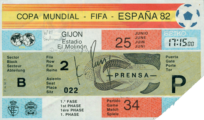  - Ticket:  World Cup 1982. Germany vs Austria in Gijon, 25th June 1982. Size 15x9 cm. With original Autograph from the German international Rummenigge Condition: A