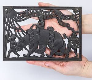  - Cast iron wall plaque with the inscription "In memory of the 1936 Berlin Olympics". With two foundry stamps "HAG". 21 x 15 cm --Rare to find!!! A very decorative memento of the 1936 Berlin Olympic Games. Condition: A - Bild 2