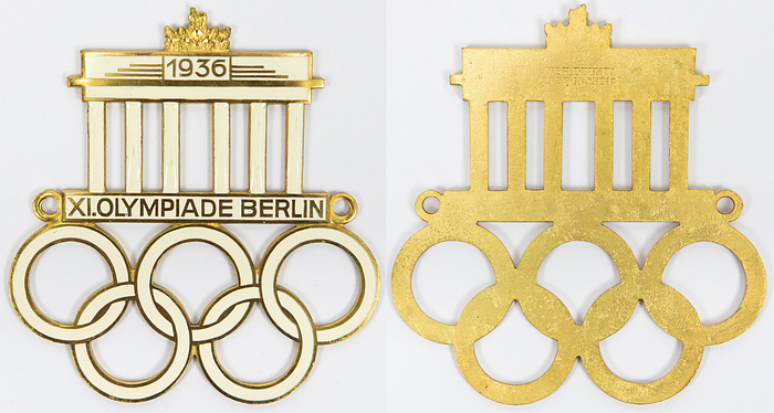  - Olympic games 1936. Car Plaque Berlin 1936: "XI.Olympiade Berlin 1936“ Brandenburger Gate. Bronze, gilt with white enamelling. With manufacturer's mark.  7.5x7.2 cm. --Please note: These plaques are only authentic if they bear the manufacturer's hallmark! Otherwise, they are Polish or Romanian replicas offered online. Condition: A