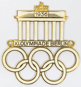Autoplakette 1936  | Autoplakette mit Brandenburger Tor und den Olympischen Ringen, "XI.Olympiade Berlin 1936". Mit Herstellerpunze! Bronze, vergoldet, weiß emailliert. 7,5x7,2 cm. - Bild 2