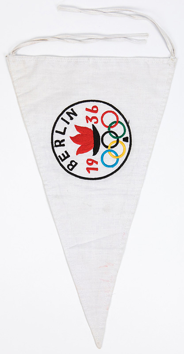 Wimpel OS1936  | Beidseitig vierfarbig bestickter dreieckiger Leinenwimpel „Berlin 1936“, mit Leinenschnüren. 36x22 cm.