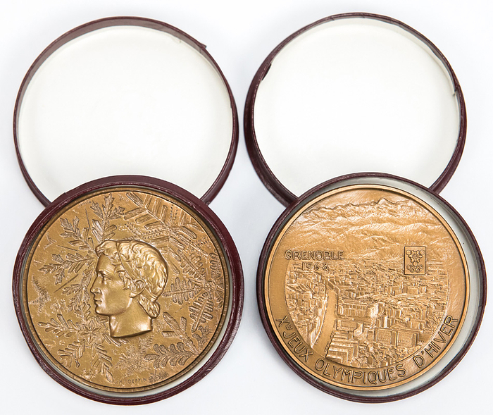 Olympic Games 1968 Grenoble. Participation medal - Winter Games 1968. Bronze by M.Coeffin. Engraving on the edge "Bronze 1968" + "1967". Size 6.8cm, mint cond. In orignal Box Condition: A