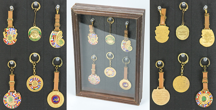 6 Participation Pins UEFA Tournament 1955 - 1965 - 6 participant badges from FIFA / UEFA youth tournaments of the DFB delegation: Italy 1955, Luxembourg 1958, Austria 1960, Portugal 1961, Holland 1964, BR Germany 1965. Bronze, gold-plated, multi-colored enameled, 4.5x4.5 cm to 4x3.5 cm . With leather straps or chain. In a specially made display case with wall hanging --All badges are in very good condition. These are the official DFB participant badges for this tournament. The frame of the showcase is made of wood. The back panel is removable. glass pane. 32x22x4cm. Very decorative exhibit Condition: A-