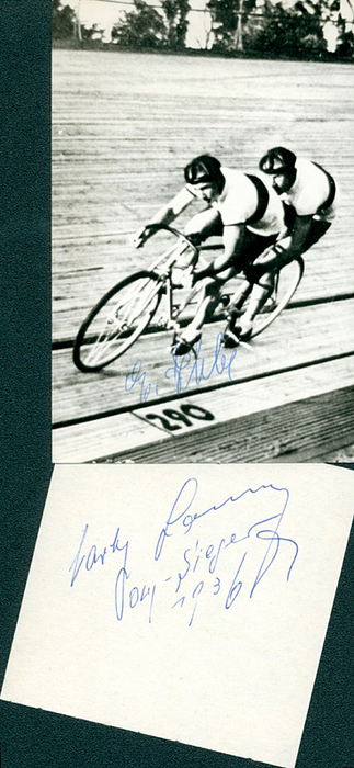 Ihbe/ Lorenz, Ernst/ Charly | S/W-Reprofoto mit original Signatur von Ernst Ihbe (1913-1992; GER) und Blancobeleg mit original Signatur von Charly Lorenz (1913-1993; GER). Goldmedaillengewinner über 2 km Tandem bei den Olympischen Spiele 1936. 15x10 cm + 9,5x8,5 cm