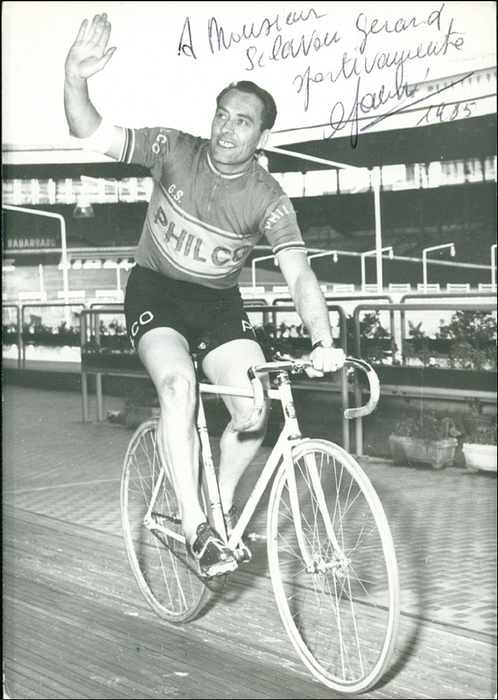 Sacchi,Enzo  | (1926-1988) S/W-Autogrammkarte von Enzo Sacchi (ITA) Goldemedaille im Radrennen bei den Olympischen Spielen 1952. Mit original Widmung, 15x10,5 cm.